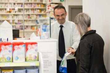 Patient with pharmacist 